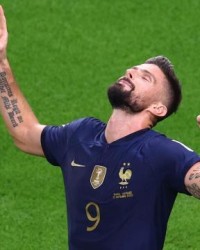 开云APP-【人物】吉鲁双响追平亨利，永不停歇的“卡丁车”！