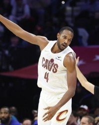 开云体育APP下载-攻防压制！莫布里大帽布里奇斯 反击转身抹过防守暴扣打停黄蜂