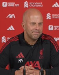 开云APP-斯洛特：柯蒂斯因伤缺战伯恩利；很高兴球员们国际比赛日没伤