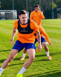 开云体育APP下载-阿尔瓦罗带着彭啸踢铁人四叉戟冲击 李金羽不会飘 泰山队拒绝爆冷