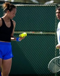 开云体育入口-新教练是一剂猛药？郑钦文决定遭外媒质疑：失去里巴对她是损失