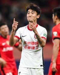 开云体育入口-以硬碰硬掀翻海港！成都蓉城上海滩扬威直追申花