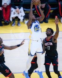 kaiyun-库里：你能看出贝西的比赛感觉很好&amp;他充满侵略性 14分12板很关键