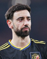 开云体育入口-周薪40万镑！英媒曝曼联队长开天价续约条件，沙特买断需5700万镑