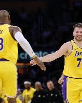 湖媒发问：东契奇代替老詹成球队引擎 后者能否接受齿轮的角色？