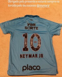 开云APP-坎塞洛晒内马尔球衣：一代巨星&amp;感谢你的礼物，我会一直为你加油